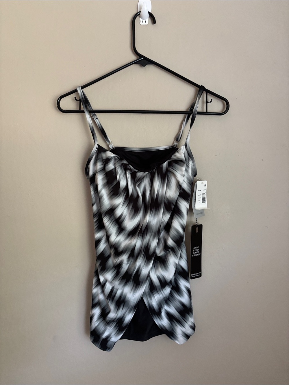 Magic Suit- Women’s Black & White Printed Bathing suit top size 12
